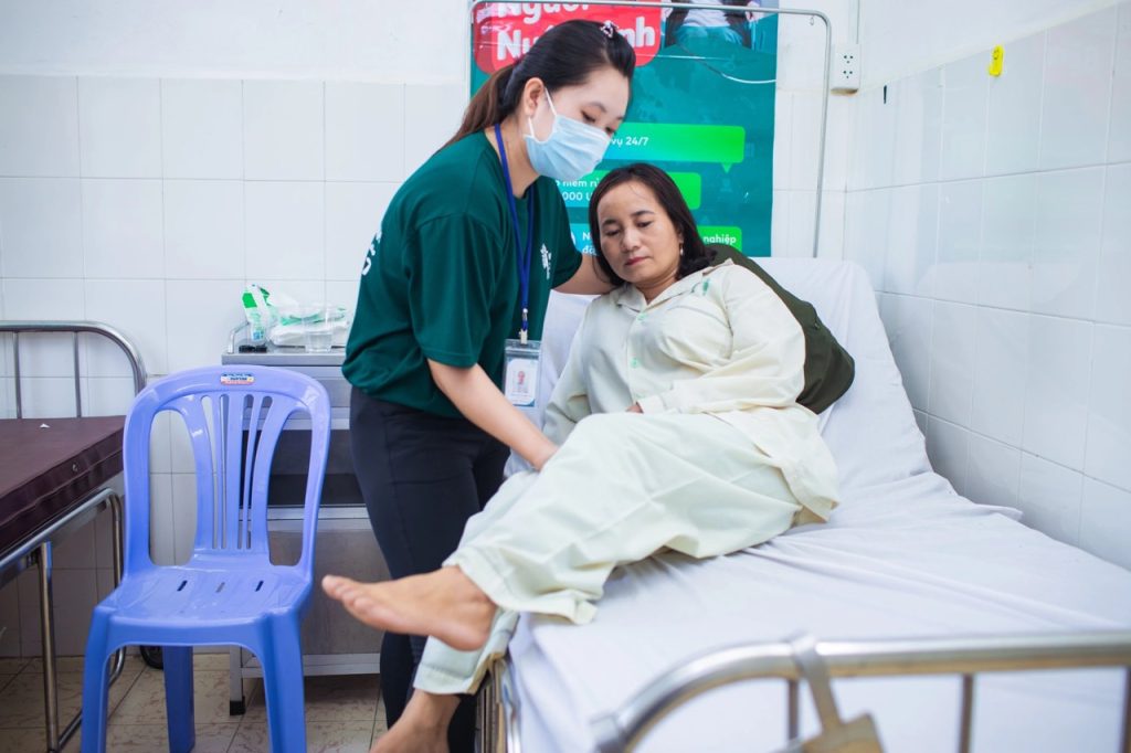 Dịch Vụ Nuôi Bệnh Nhân Tại Nhà Và Tại Bệnh Viện