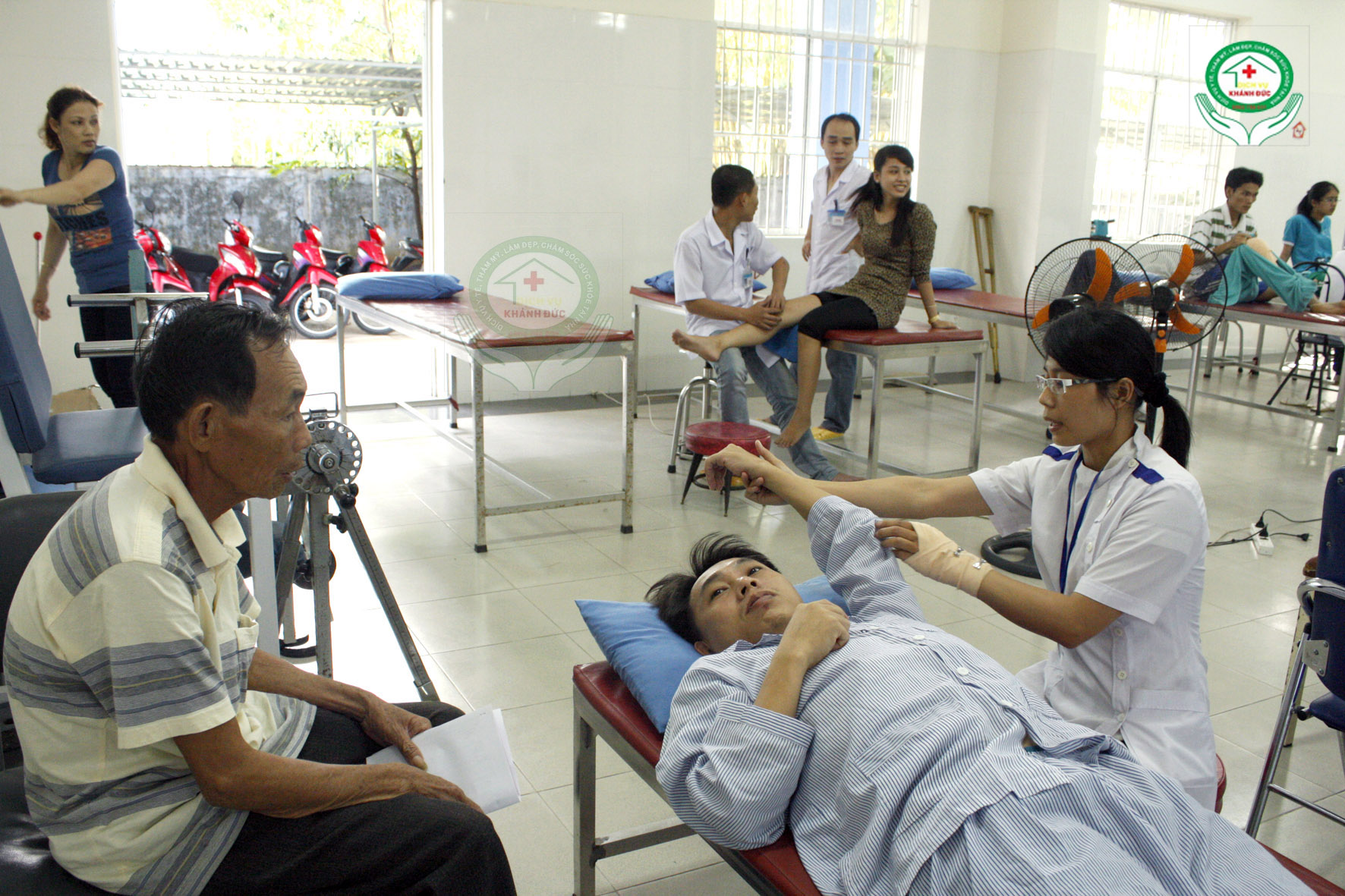 tap vat ly tri lieu phuc hoi chuc nang tai nha